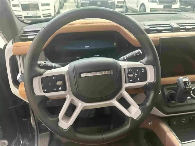 Land Rover Defender — Фото автомобиля 8
