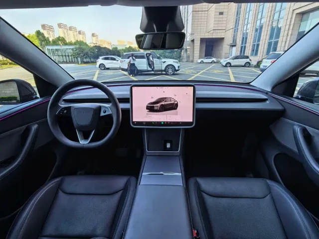 Tesla Model Y — Фото автомобиля 4