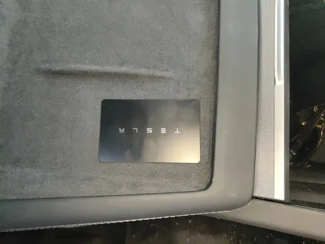 Tesla Model 3 — Фото автомобиля 8