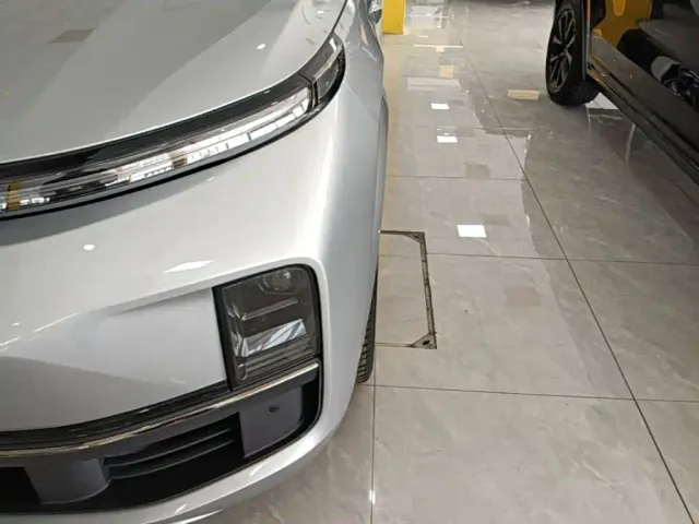 Li Auto Li Xiang L9 2022 Max — Фото автомобиля 23