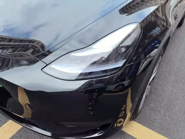 Tesla Model Y — Фото автомобиля 23