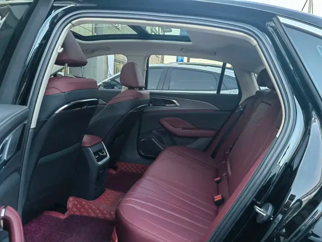 Hongqi H5 — Фото автомобиля 9