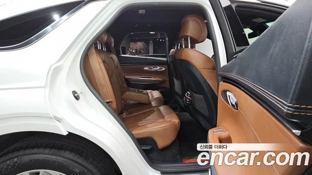 Genesis GV70 — Фото автомобиля 18