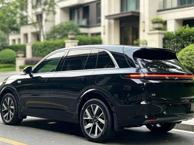 Li Auto L7 — Фото автомобиля 3