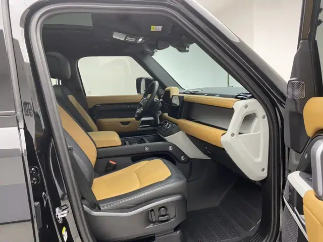 Land Rover Defender — Фото автомобиля 18