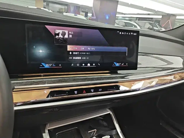 BMW i7 — Фото автомобиля 12
