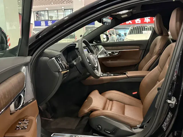 Volvo S90 — Фото автомобиля 9