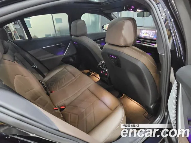 BMW 5 Series G60 — Фото автомобиля 12