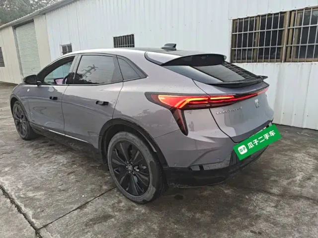 Buick E4 — Фото автомобиля 4