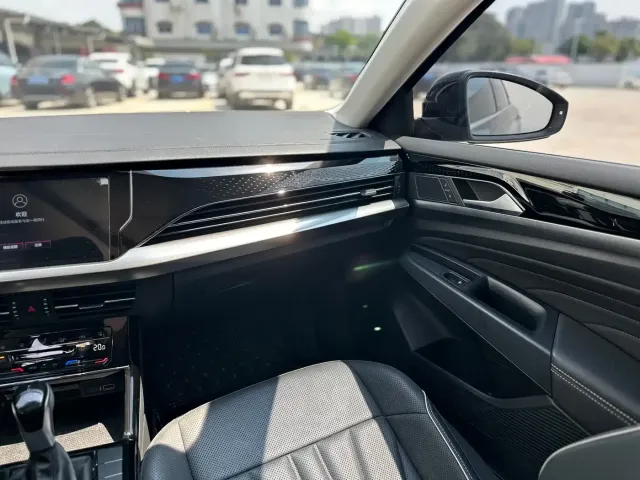 Volkswagen Passat — Фото автомобиля 15
