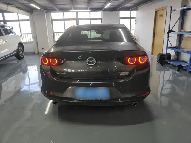 Mazda Axela — Фото автомобиля 5