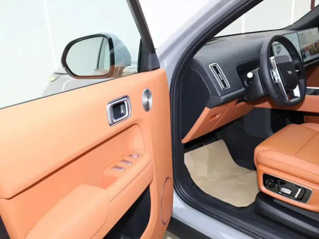 Li Auto L9 — Фото автомобиля 12