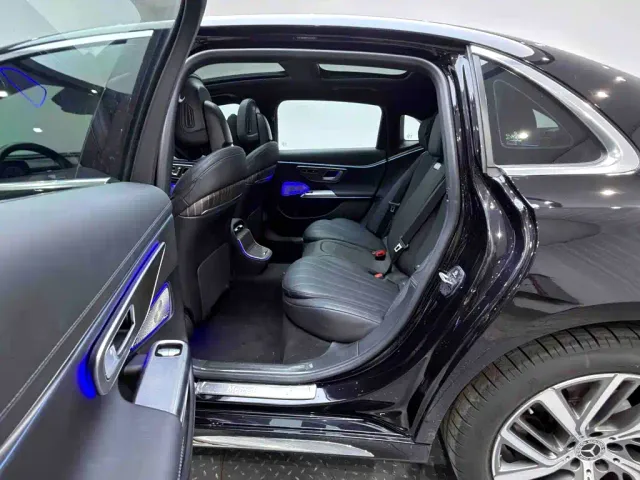 Mercedes-Benz E-Class — Фото автомобиля 12