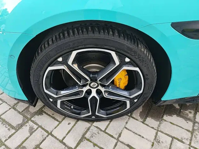 Xiaomi SU7 — Фото автомобиля 22