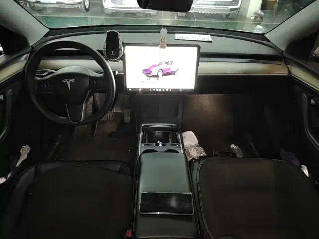 Tesla Model Y — Фото автомобиля 9