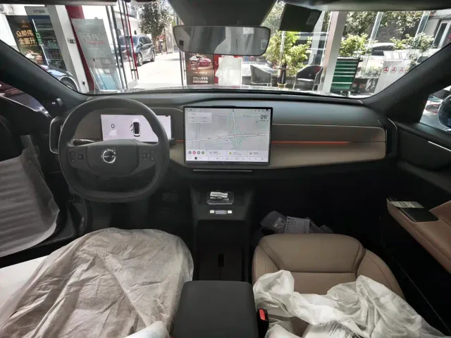 Volvo XC70 Plug-in Hybrid — Фото автомобиля 18