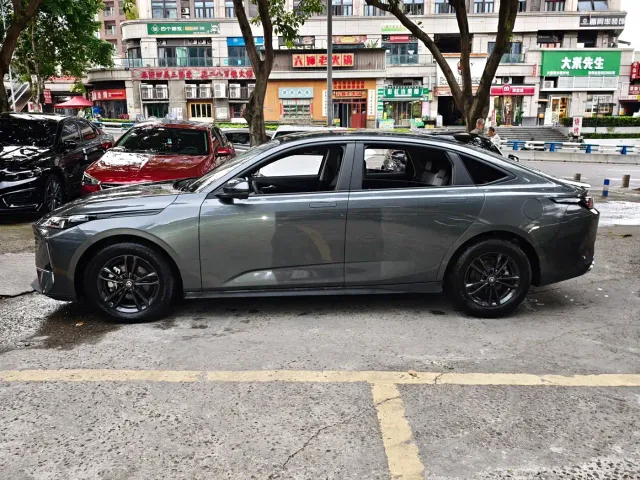 Changan Lamore — Фото автомобиля 4