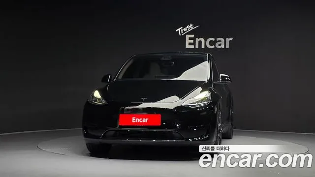 Tesla Model Y — Фото автомобиля 3