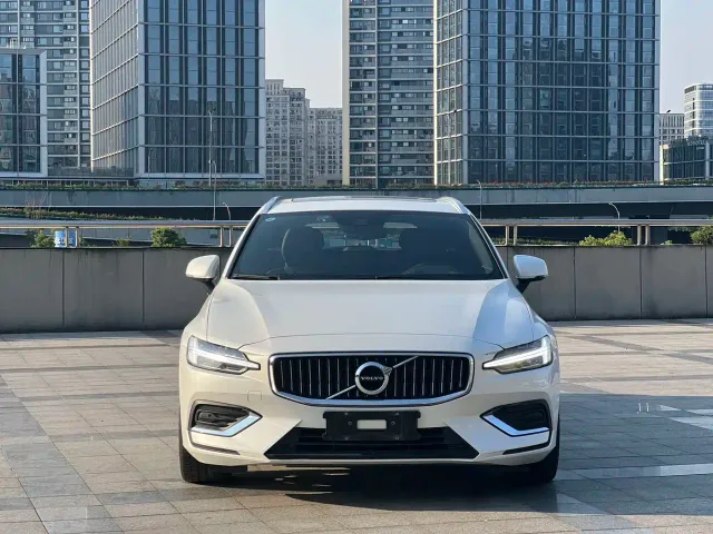 Volvo V60 — Фото автомобиля 2