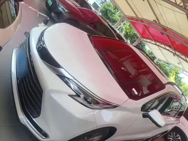 Toyota Sienna — Фото автомобиля 2