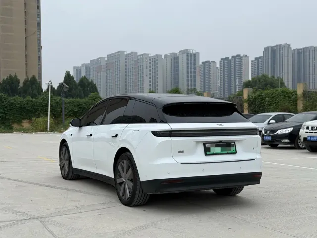 Li Auto i6 — Фото автомобиля 4