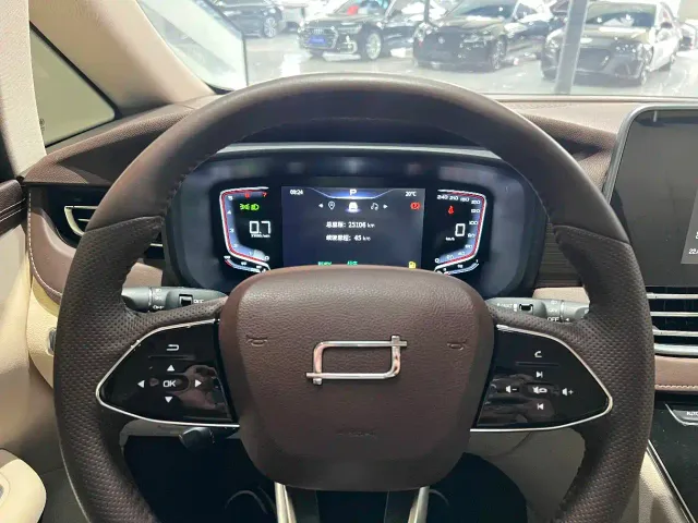 Bestune Besturn M9 — Фото автомобиля 7