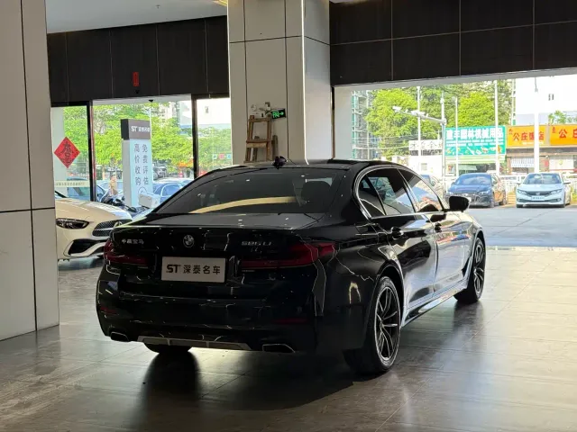 BMW 5 Series — Фото автомобиля 9