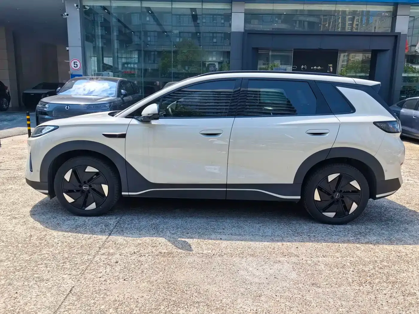 BYD Hai Shi 05 EV 2025 520KM Flagship Smart Navigation Edition — Фото автомобиля 4