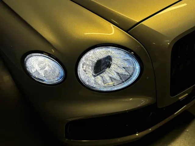 Bentley Flying Spur — Фото автомобиля 12