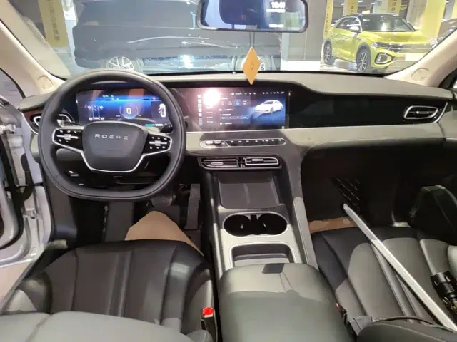 Roewe D7 — Фото автомобиля 9