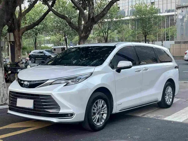 Фотография автомобиля — Toyota Sienna