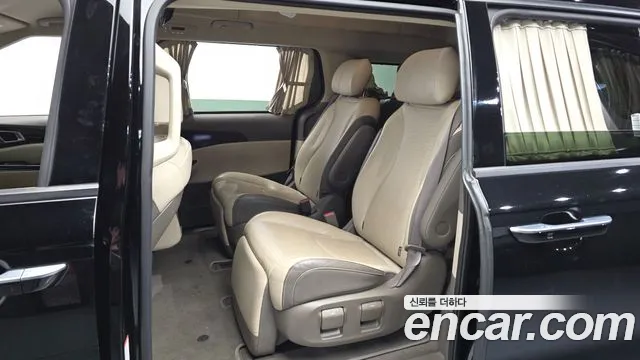 Kia Carnival Generation 4 — Фото автомобиля 25