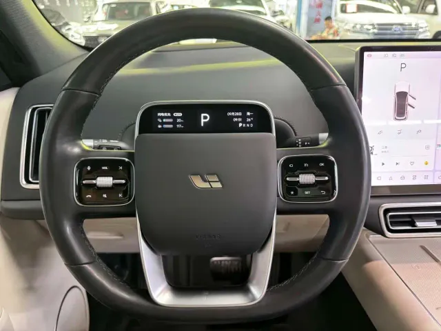 Li Auto L7 — Фото автомобиля 11