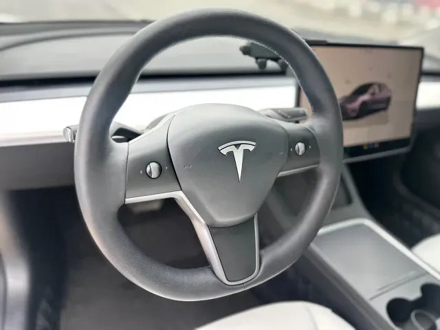 Tesla Model 3 — Фото автомобиля 13