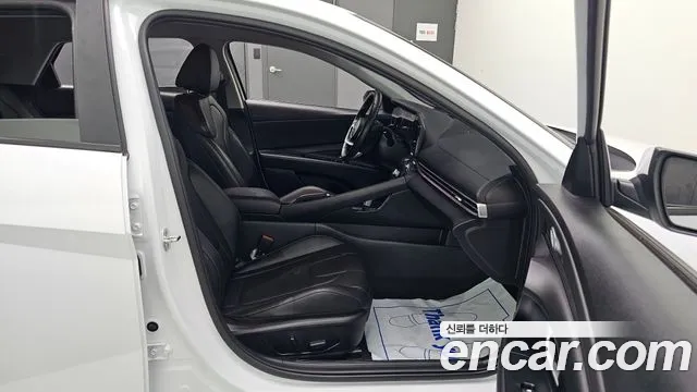 Hyundai AVANTE Avante (CN7) — Фото автомобиля 12