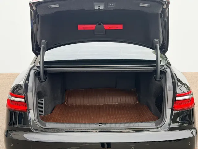Audi A8 — Фото автомобиля 16