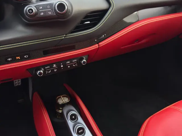 Ferrari F8 — Фото автомобиля 15