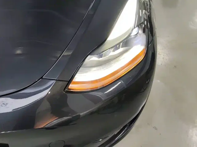 Tesla Model Y — Фото автомобиля 23
