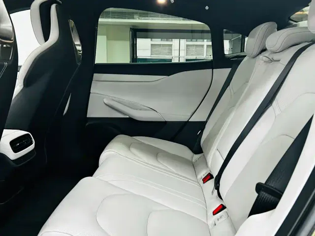 Xiaomi SU7 — Фото автомобиля 9