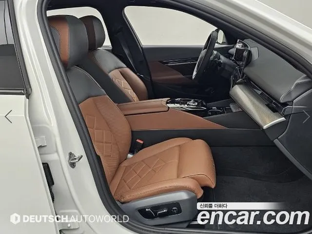 BMW 5 Series — Фото автомобиля 10