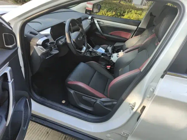 Geely Binyue — Фото автомобиля 13