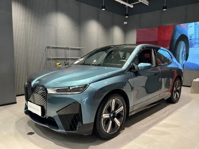Фотография автомобиля — BMW iX