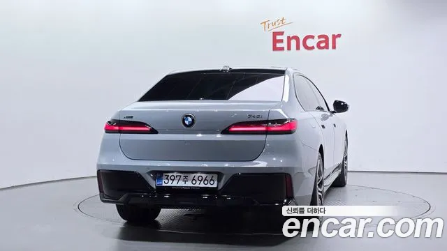 BMW 7-Series 7 серия (G70) 740i xDrive M Sport — Фото автомобиля 4