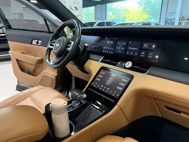 Li Auto ONE — Фото автомобиля 10