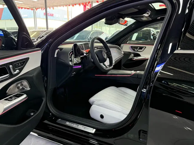 Mercedes-Benz E-Class — Фото автомобиля 4