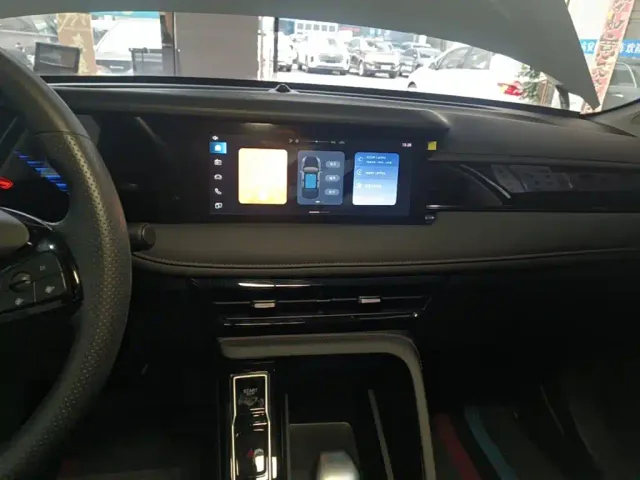 Roewe i5 — Фото автомобиля 12