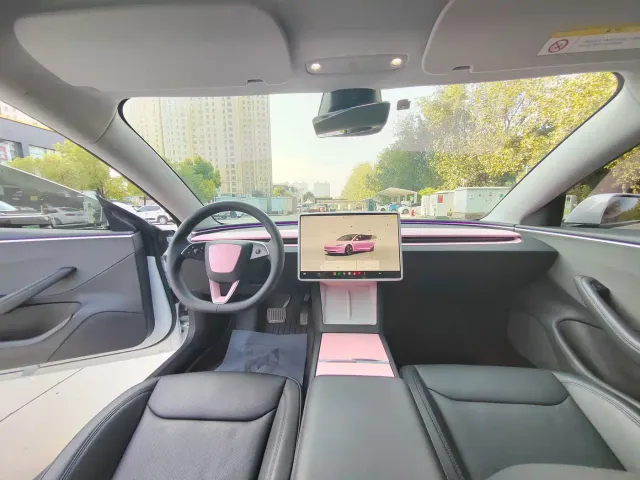 Tesla Model 3 — Фото автомобиля 15