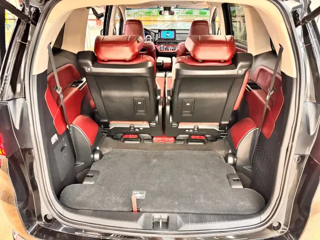 Honda Elysion — Фото автомобиля 8