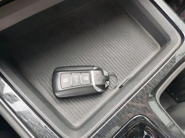 Dongfeng Yixuan MAX — Фото автомобиля 10