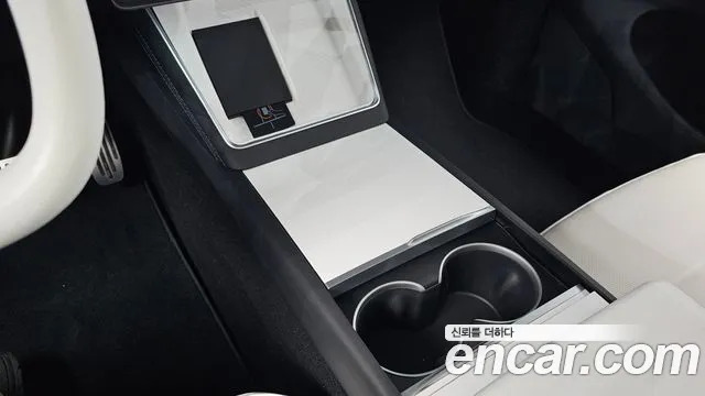 Tesla Model Y — Фото автомобиля 30